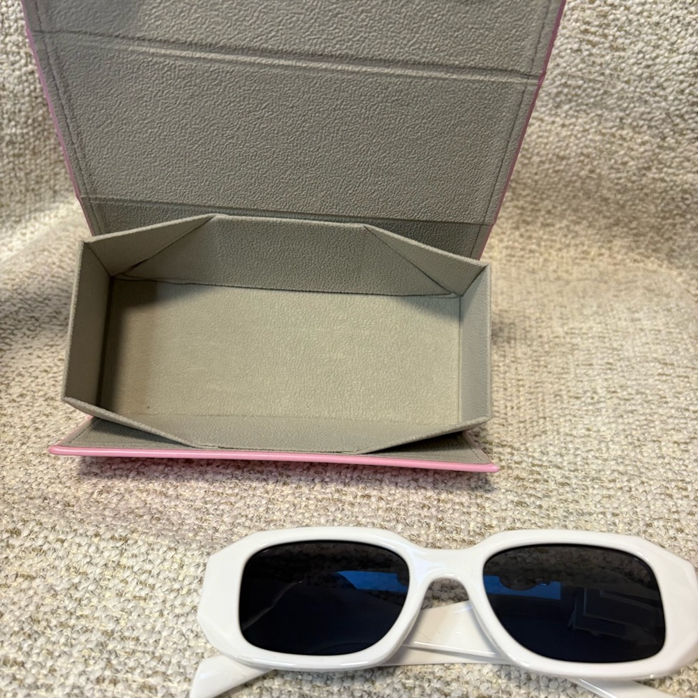 Strawberry Milk Mob “Georgia’s Frames” White Sunglasses - Picture 4 of 12